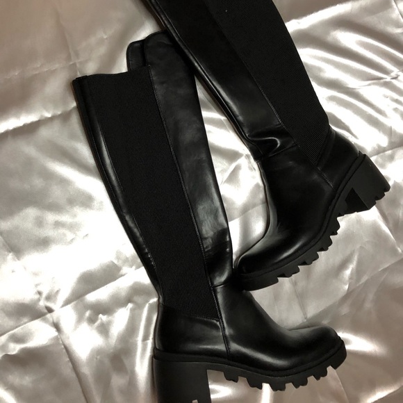 Boots - Picture 4 of 4